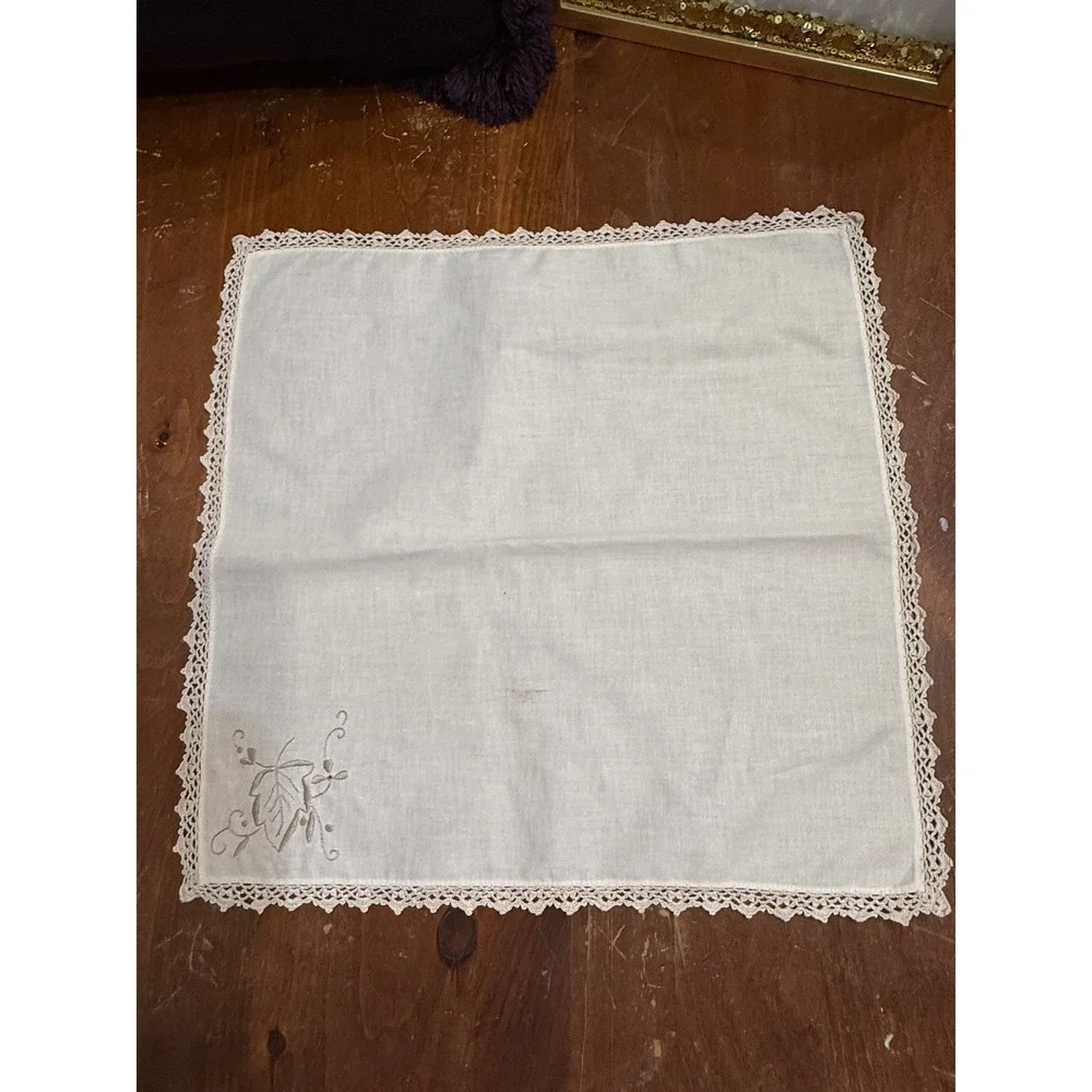Vintage White Linen Placemats Set of 8 Embroidered Leaf Crochet Lace Trim 16x16